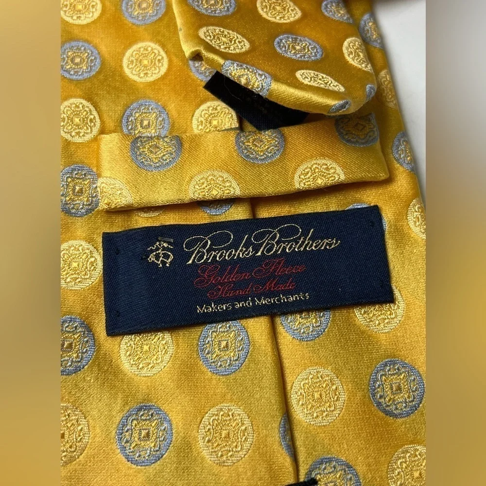 Brooks Brothers Golden Fleece Hand Made 100% Silk Made in Italy Geometric Tie